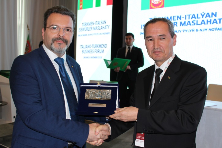 Foto 4 - Dr. Caputo e Mammetmyrat GELDINYYAZOV - Ministro dell’Educazione del Turkmenistan